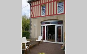 Les Ecuries Du Chateau